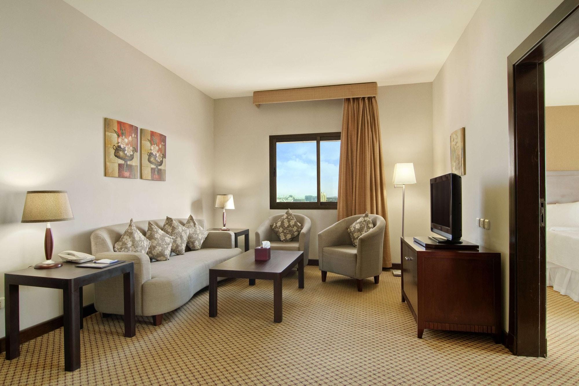 Hilton Garden Inn Riyadh Olaya Exterior photo