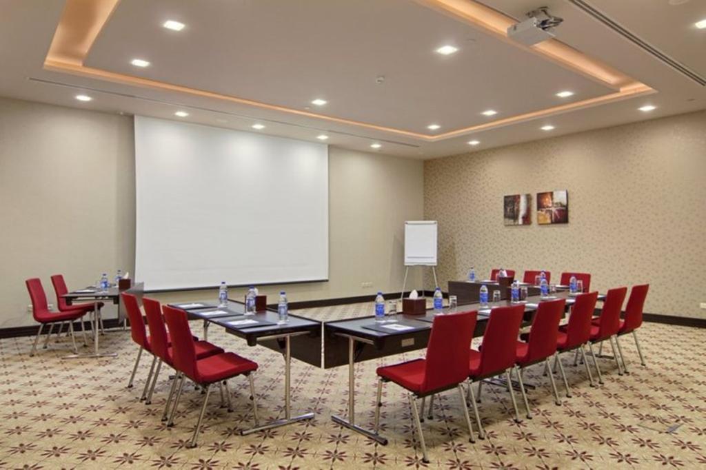 Hilton Garden Inn Riyadh Olaya Exterior photo