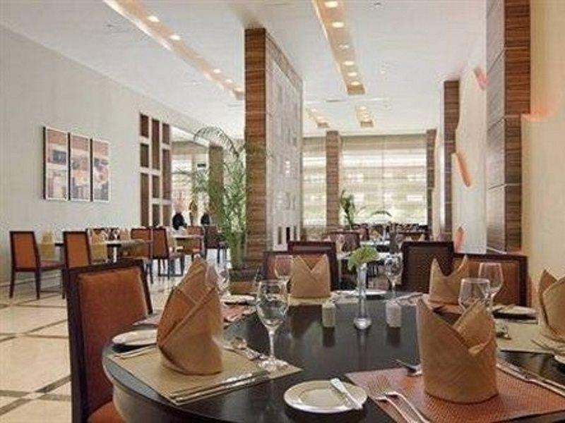 Hilton Garden Inn Riyadh Olaya Exterior photo